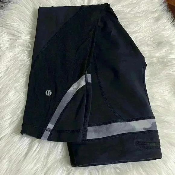 Lululemon Run: Inspire Crop II
Black / White Coal Tinted Canvas Super - Picture 6 of 10